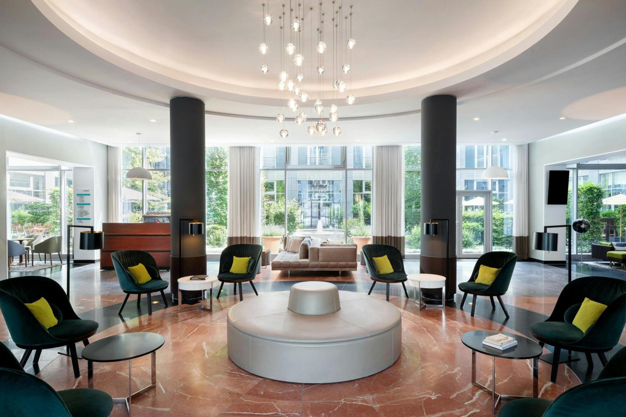 Le Méridien Hotel 5*